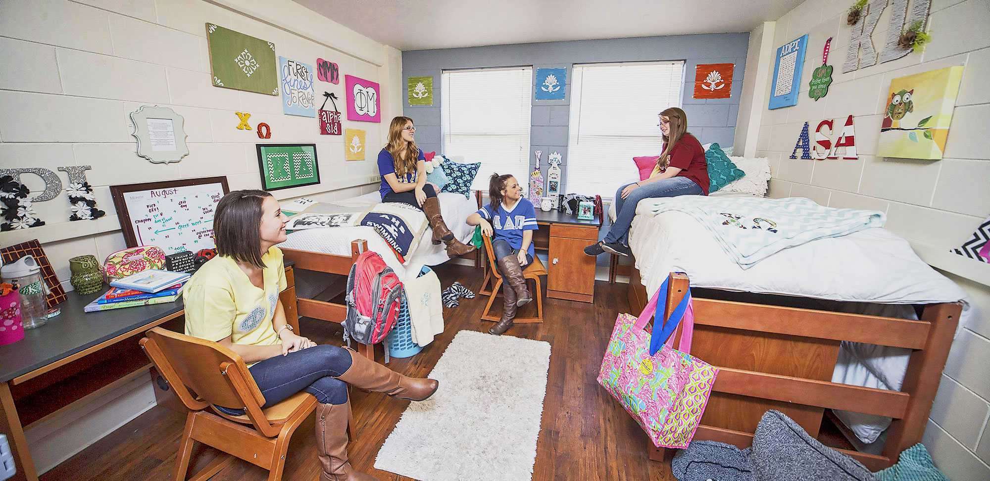 ky tuc xa cho du hoc sinh o canada